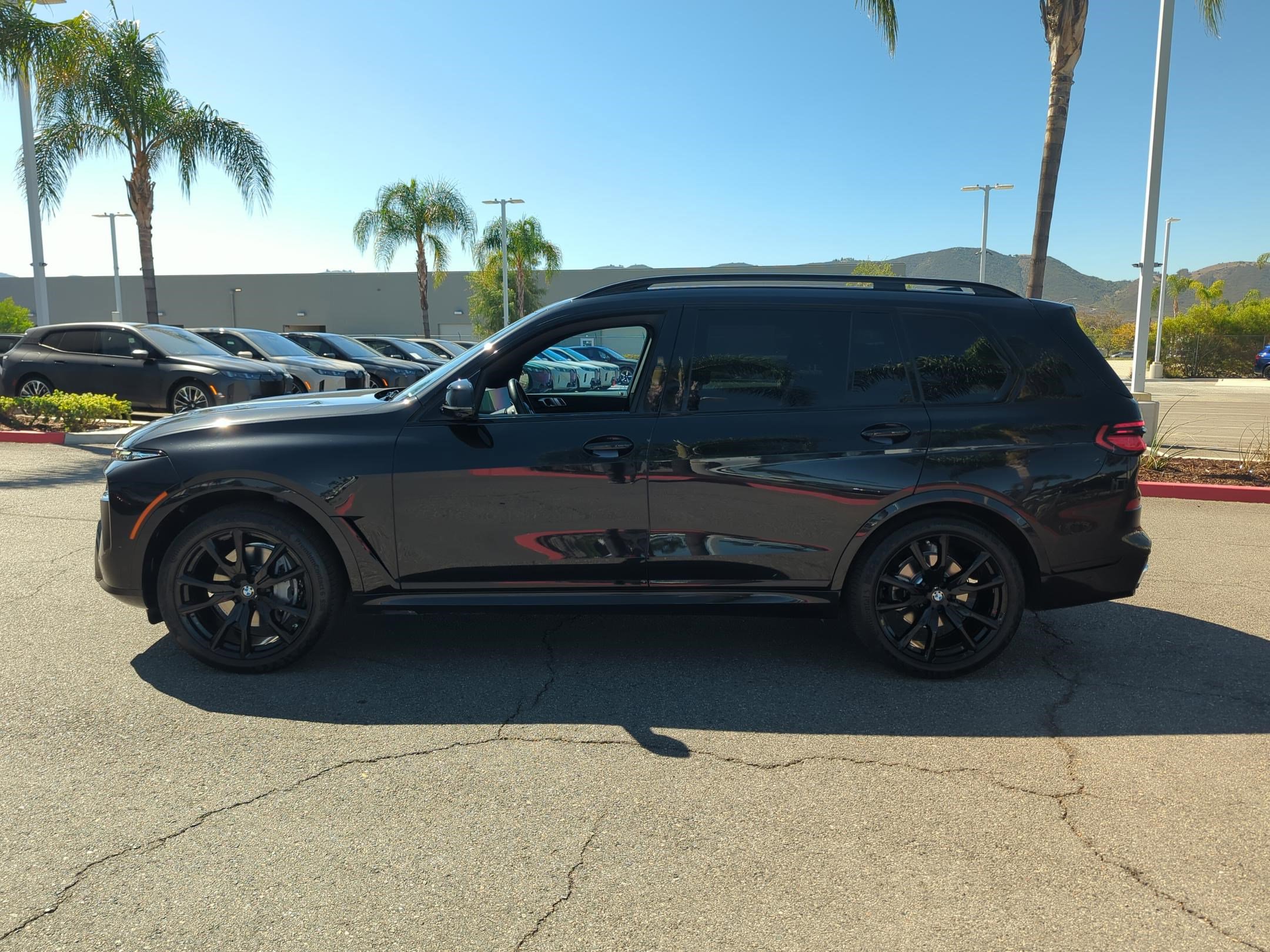 Certified 2023 BMW X7 xDrive40i w/ M Sport Package image 7