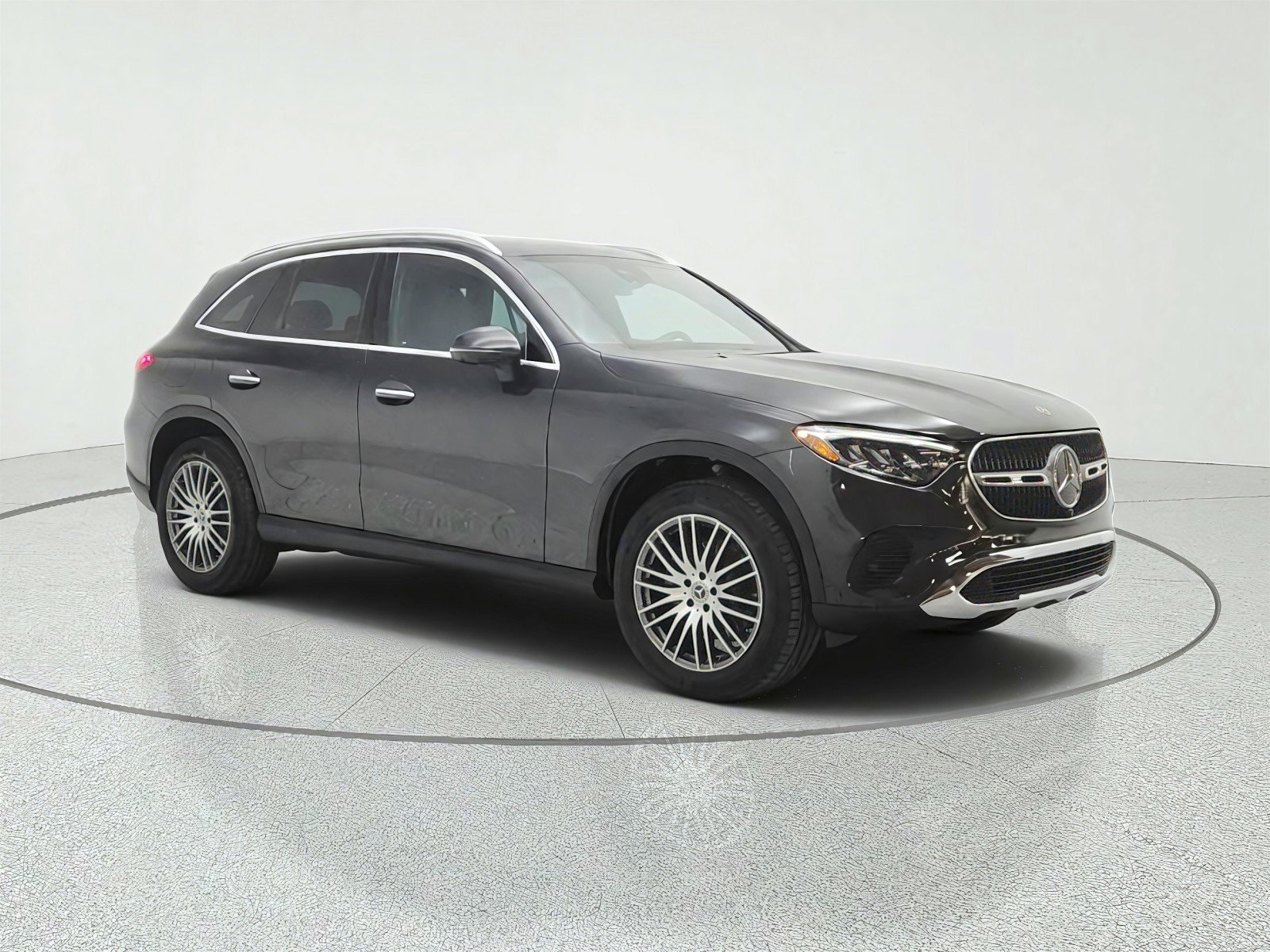 Used 2024 Mercedes-Benz GLC 300 image 3