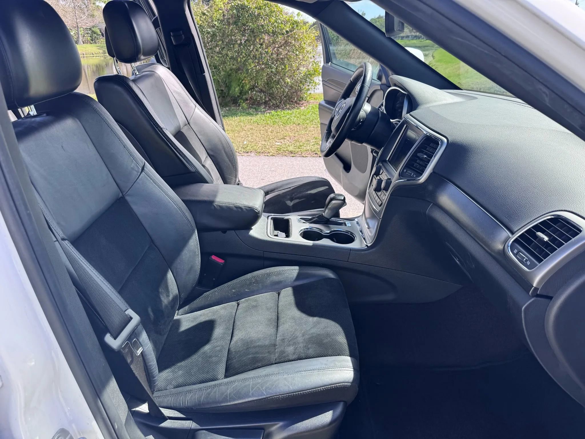 Used 2018 Jeep Grand Cherokee Altitude image 11