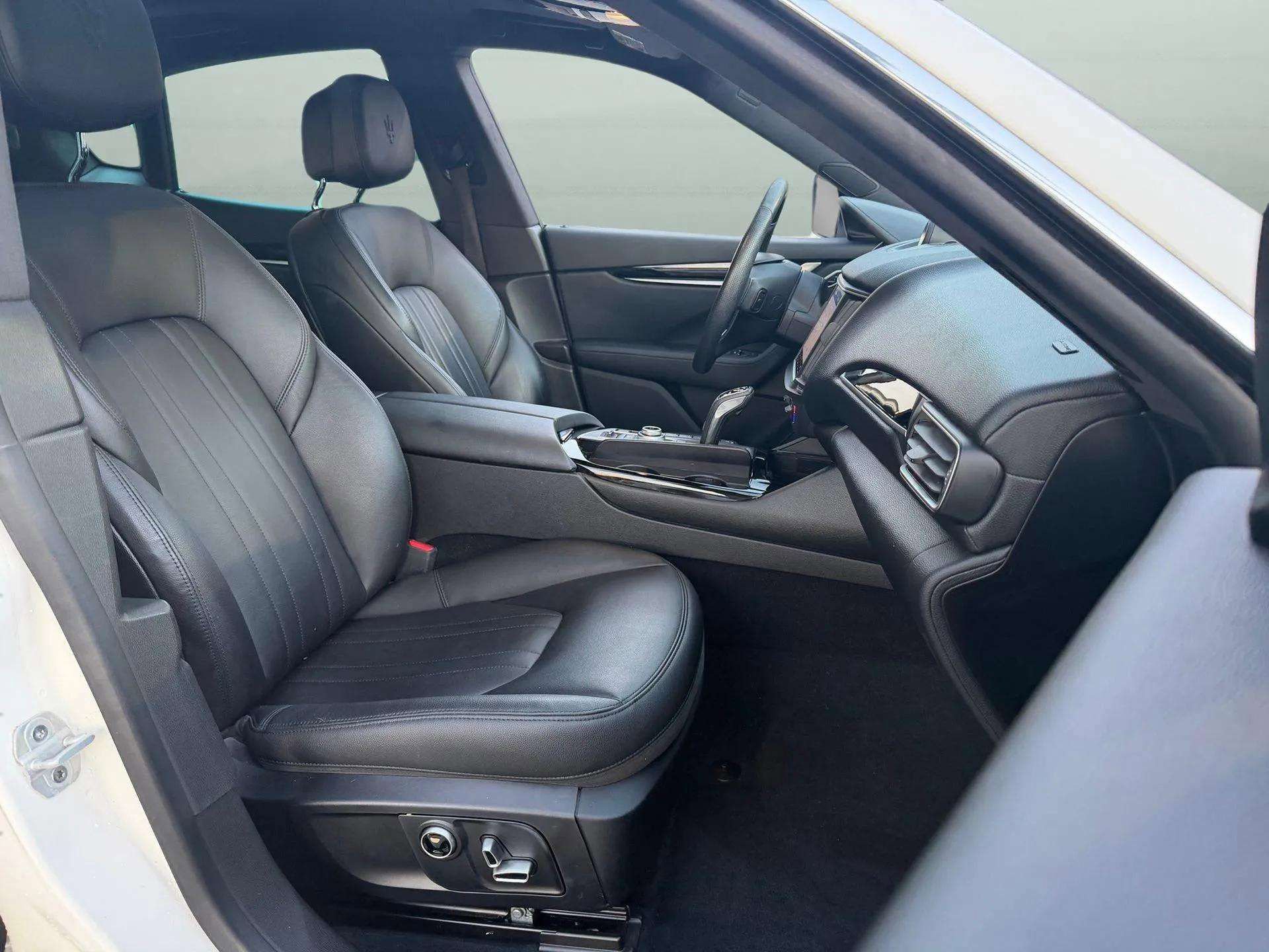 Certified 2022 Maserati Levante GT image 35