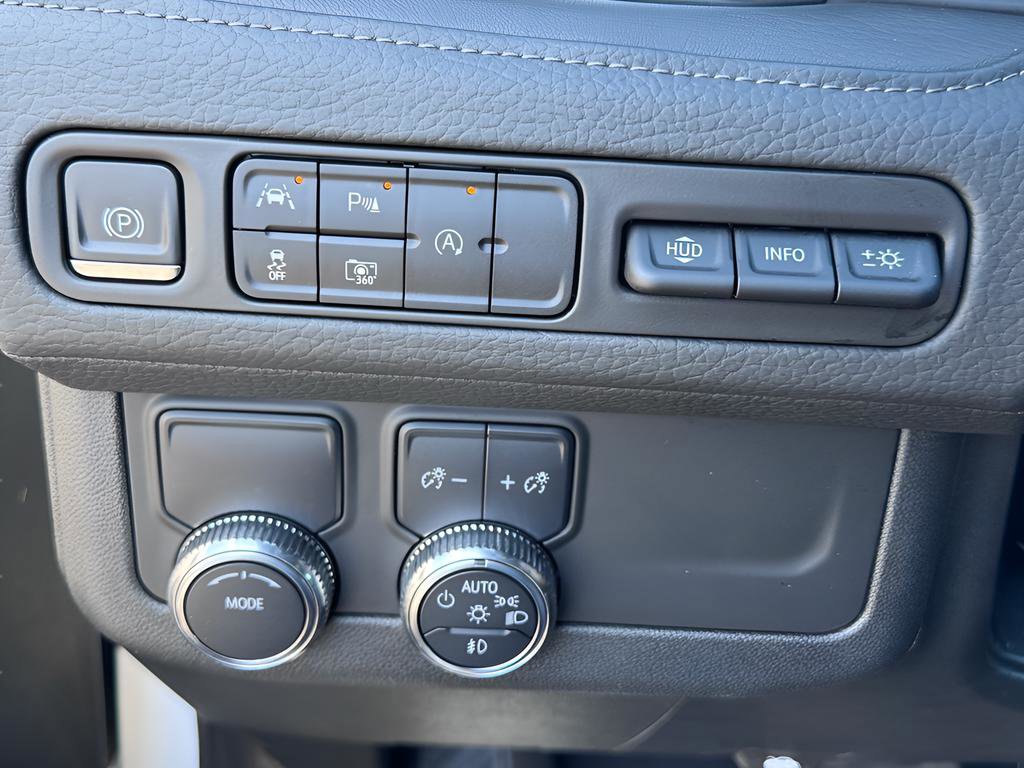 Used 2024 GMC Yukon Denali RWD image 38