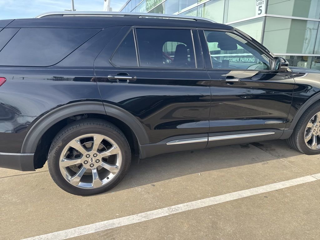 Used 2020 Ford Explorer Platinum w/ Premium Technology Package image 4