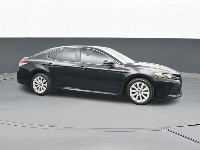 Used 2020 Toyota Camry LE image 18