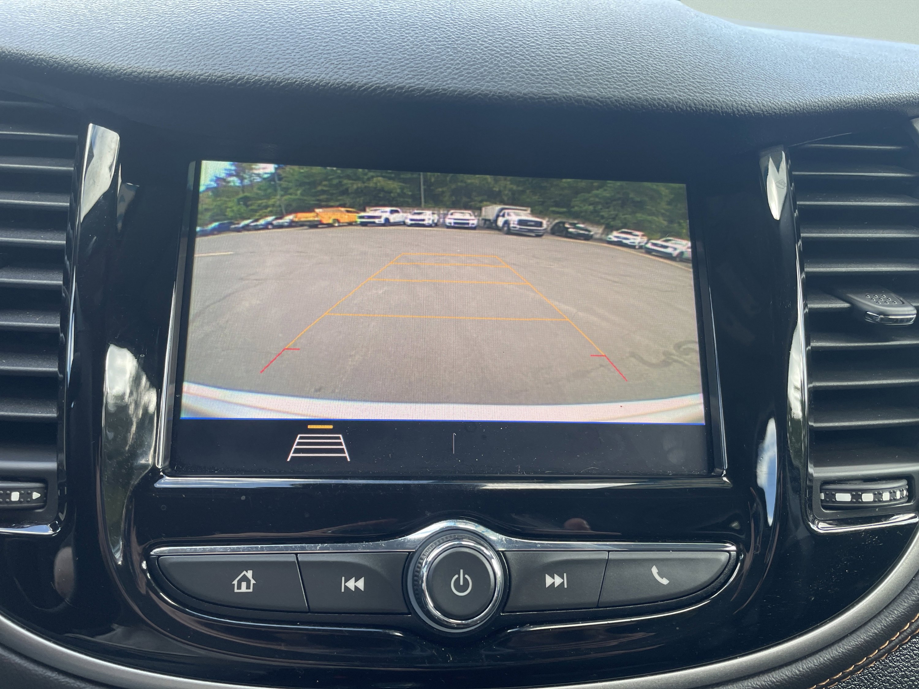 Used 2020 Chevrolet Trax LT w/ LT Convenience Package image 21