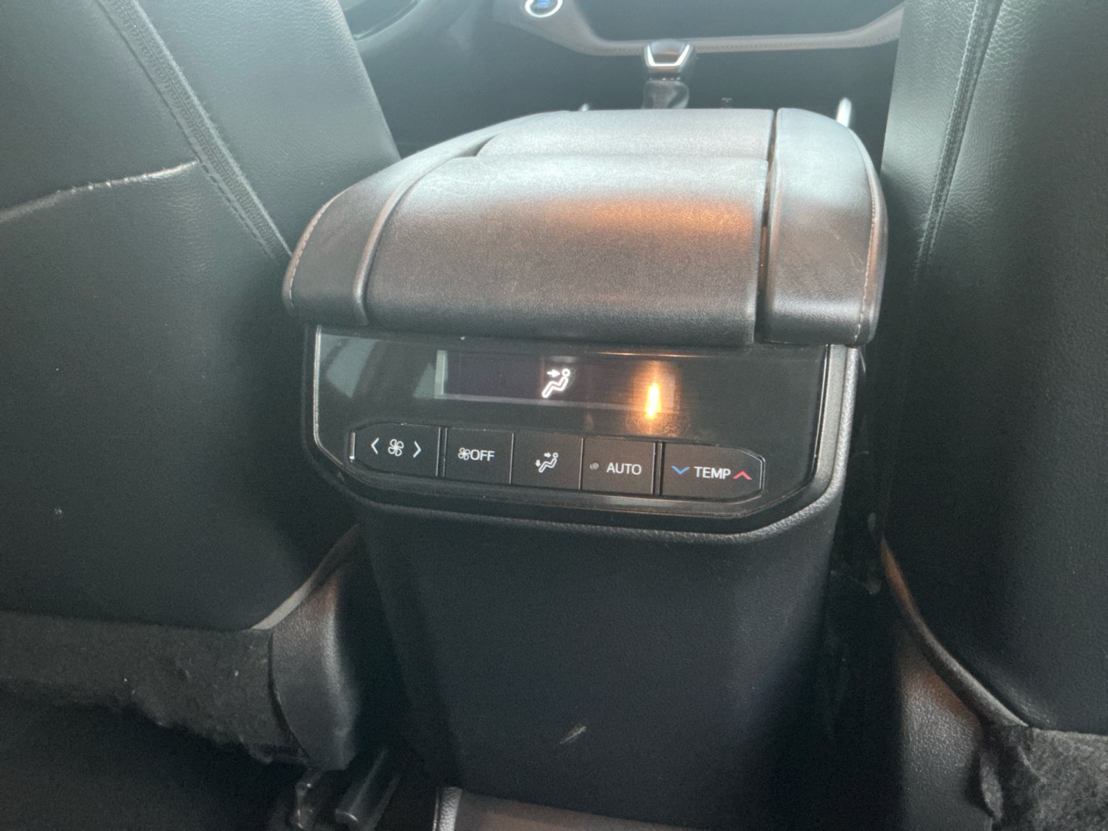 Used 2021 Toyota Highlander XLE AWD/4WD image 32