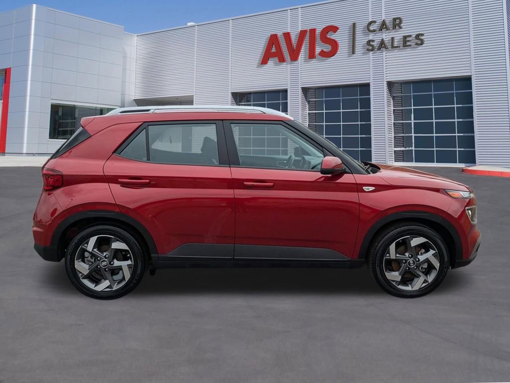 Used 2025 Hyundai Venue SEL image 5