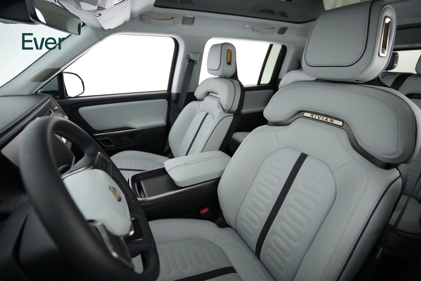 Used 2024 Rivian R1S Adventure AWD/4WD image 4