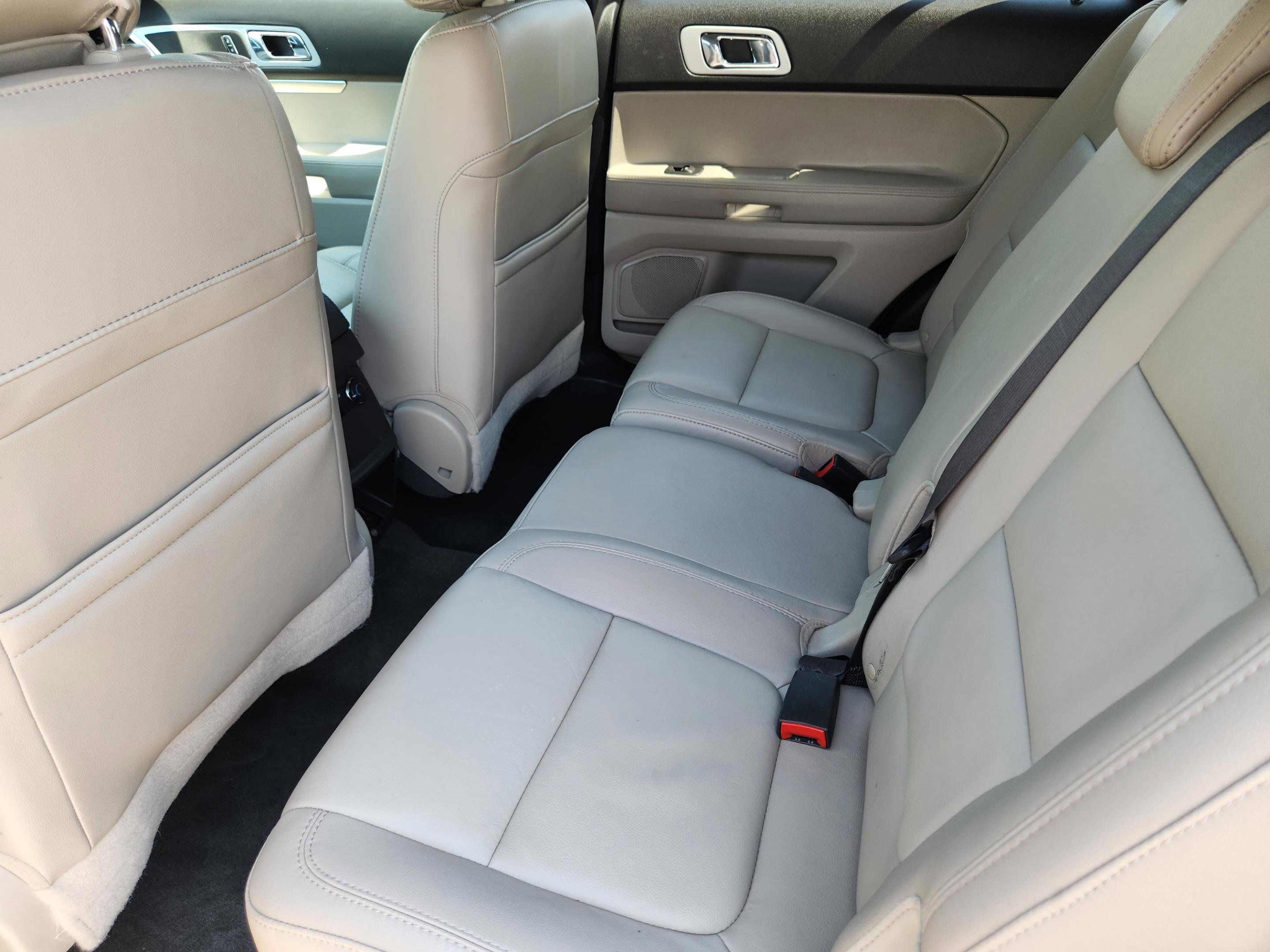 Used 2014 Ford Explorer XLT w/ Equipment Group 202A image 29