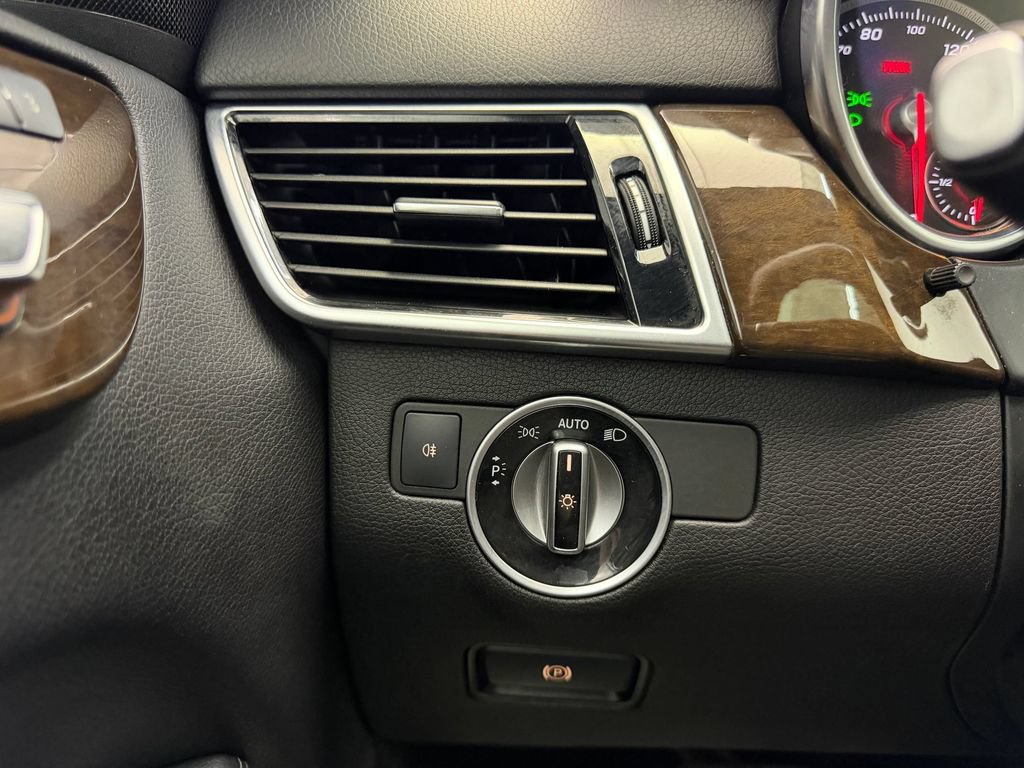 Used 2016 Mercedes-Benz GLE 300d 4MATIC image 32