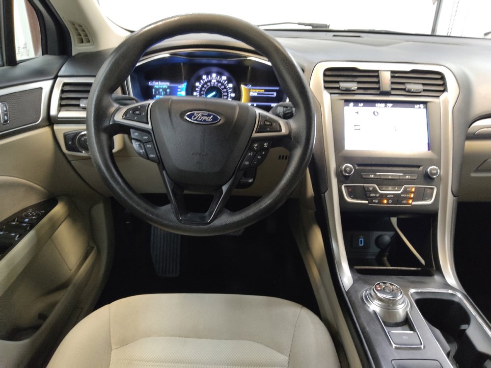Used 2017 Ford Fusion SE w/ Fusion SE Technology Package FWD image 22
