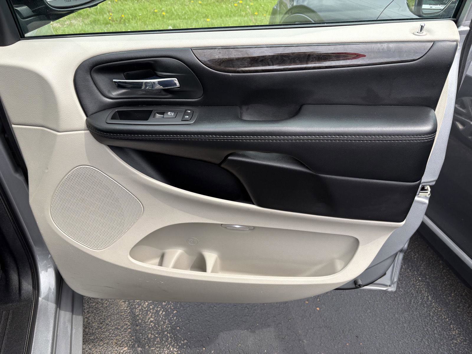 Used 2020 Dodge Grand Caravan SE image 15