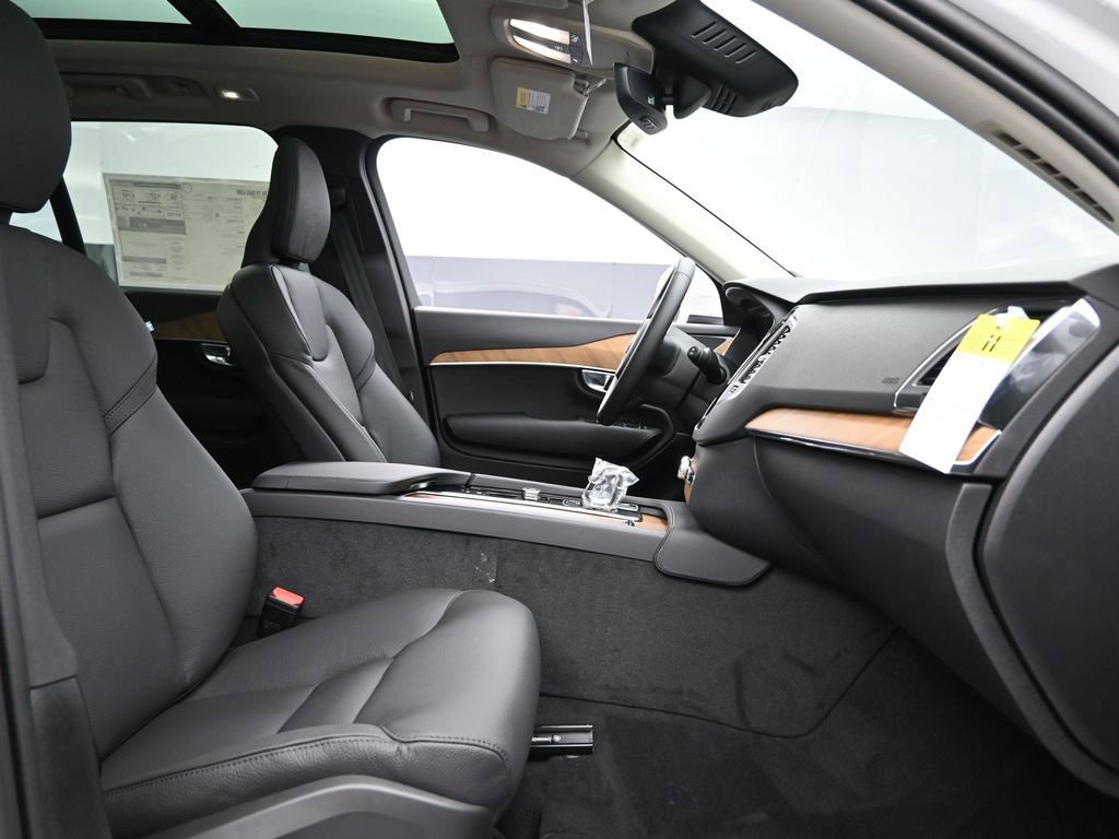 New 2025 Volvo XC90 T8 Core w/ Protection Package Premier image 28