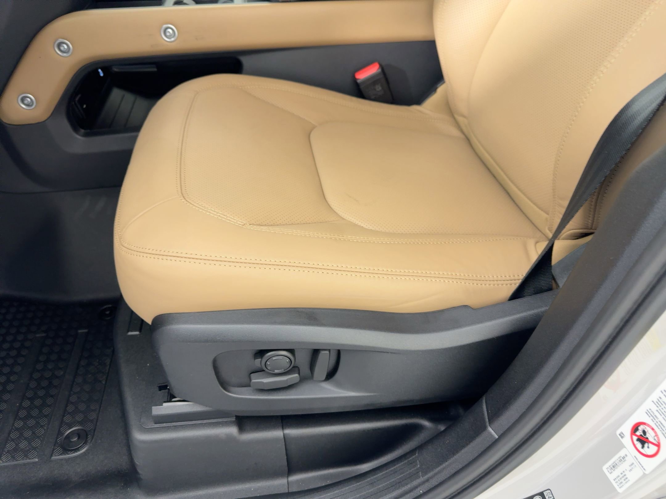 New 2026 Land Rover Defender 110 X-Dynamic SE image 14