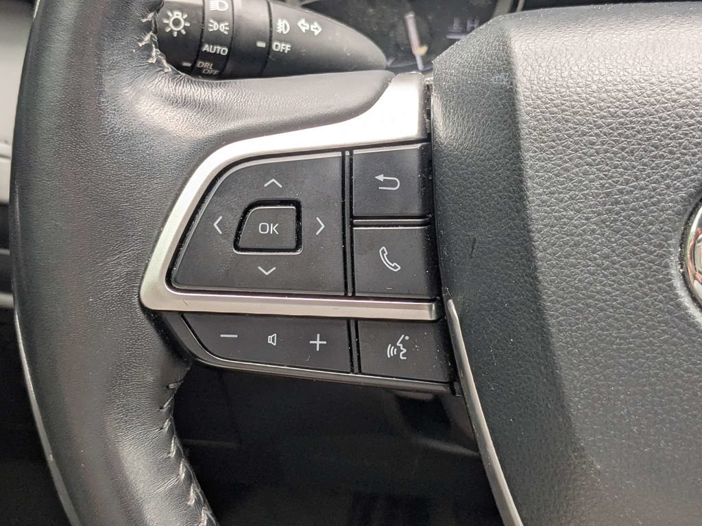 Used 2022 Toyota Highlander XLE FWD image 29