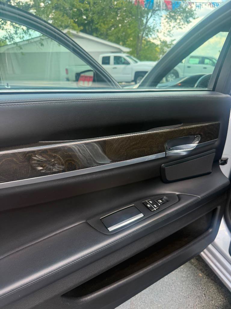 Used 2013 BMW 750Li RWD image 25