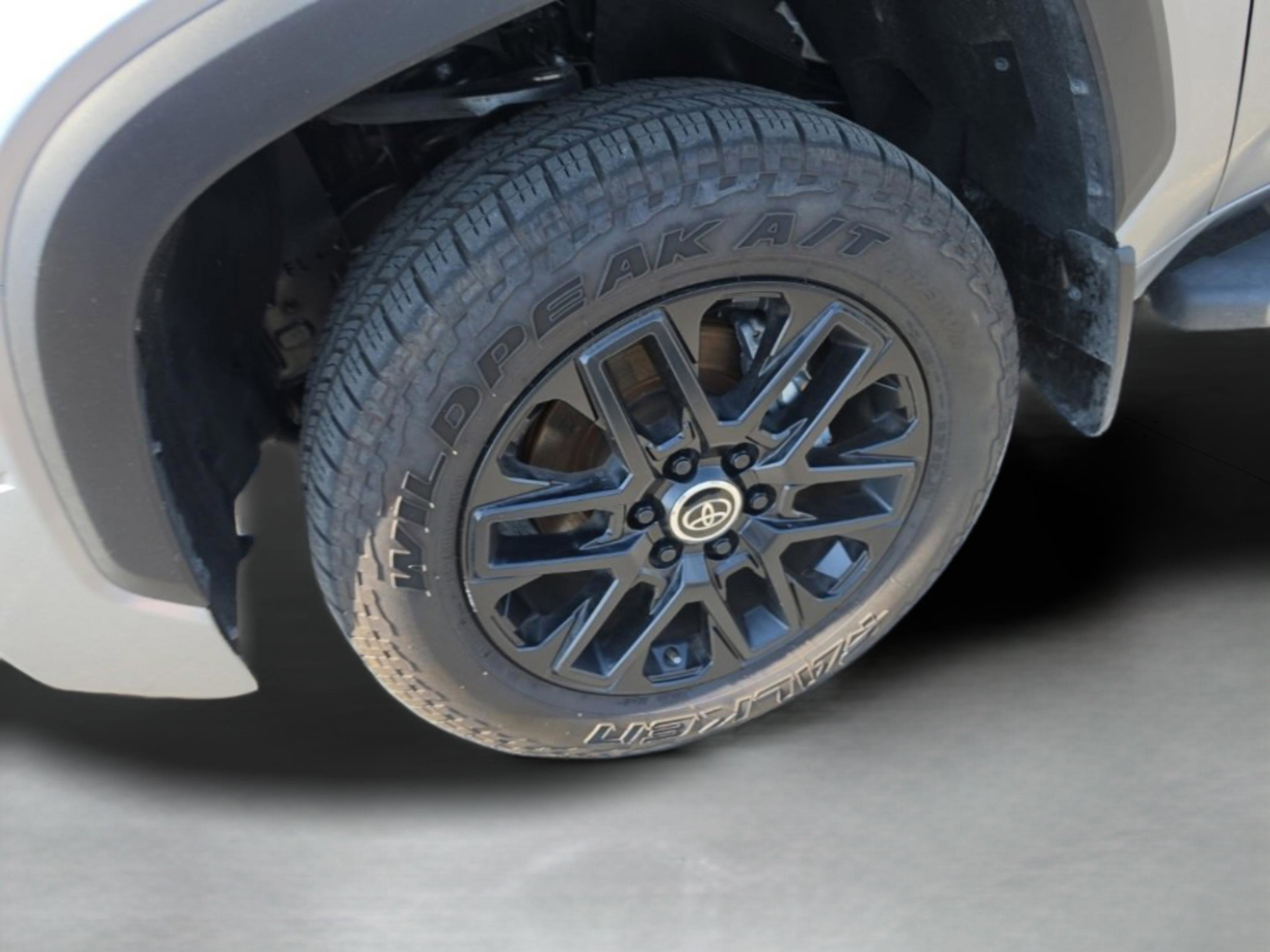 Used 2024 Toyota Tundra Limited image 12