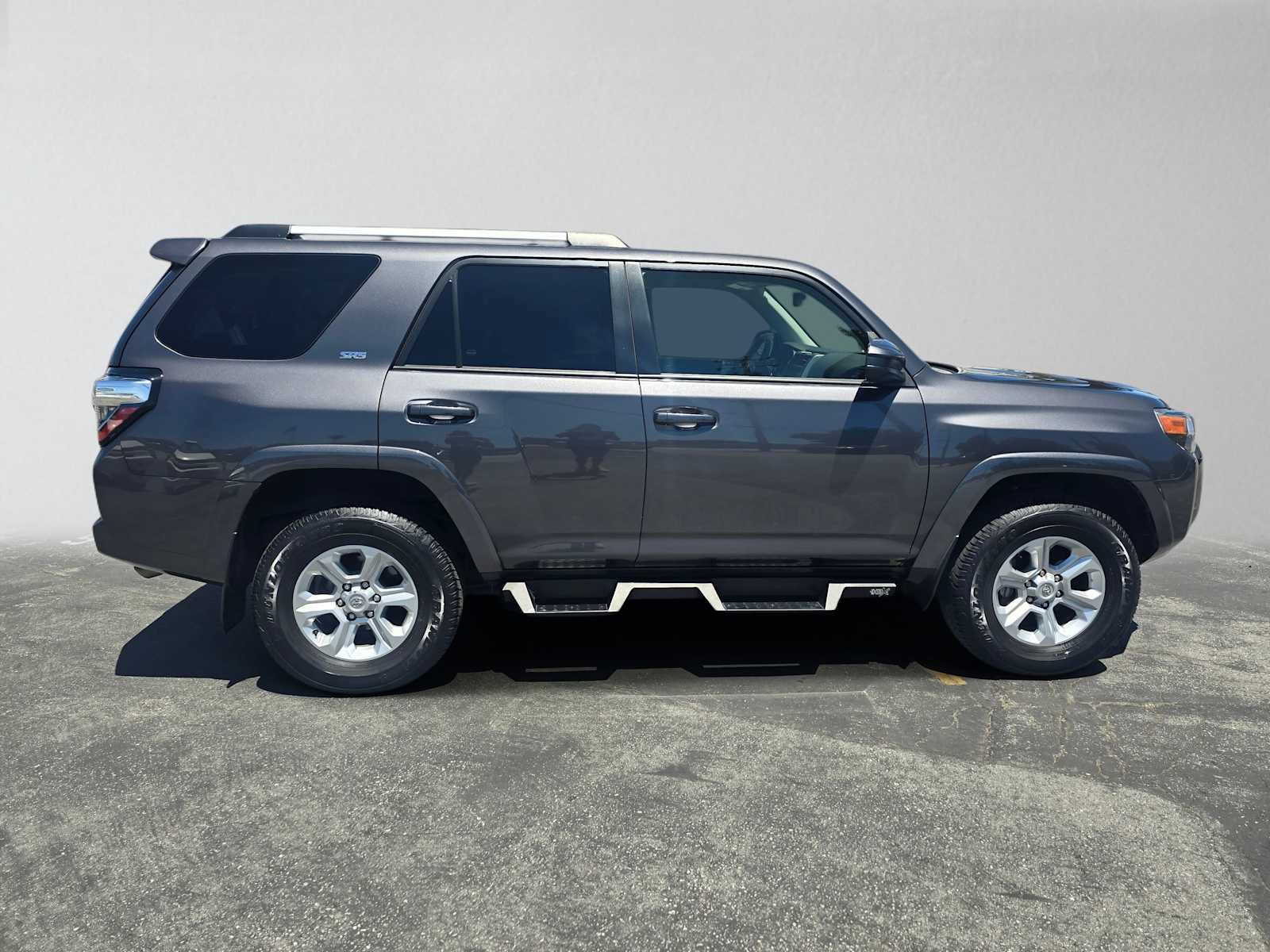 Used 2023 Toyota 4Runner SR5 AWD/4WD image 2