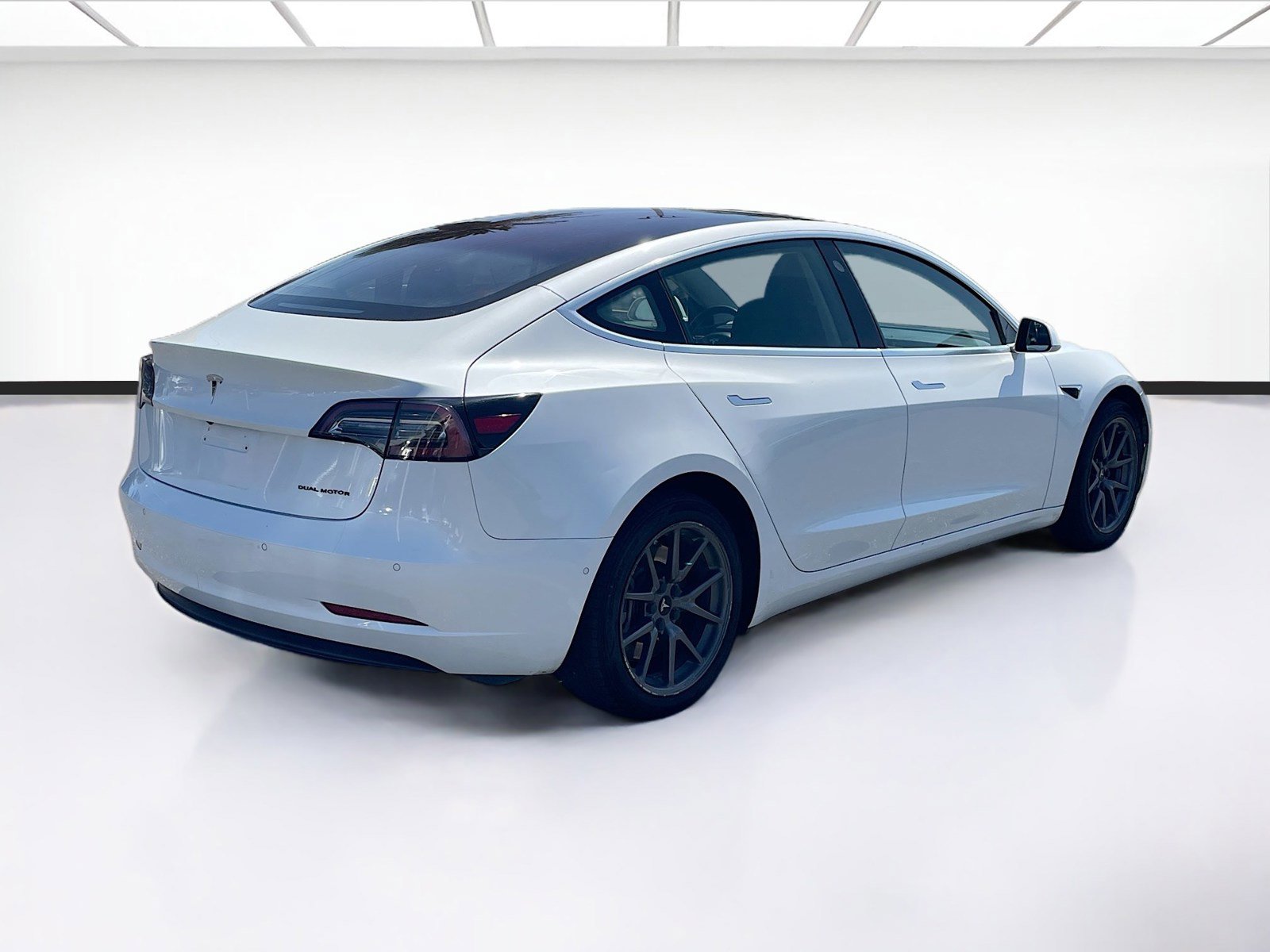 Used 2018 Tesla Model 3 Long Range AWD/4WD image 4