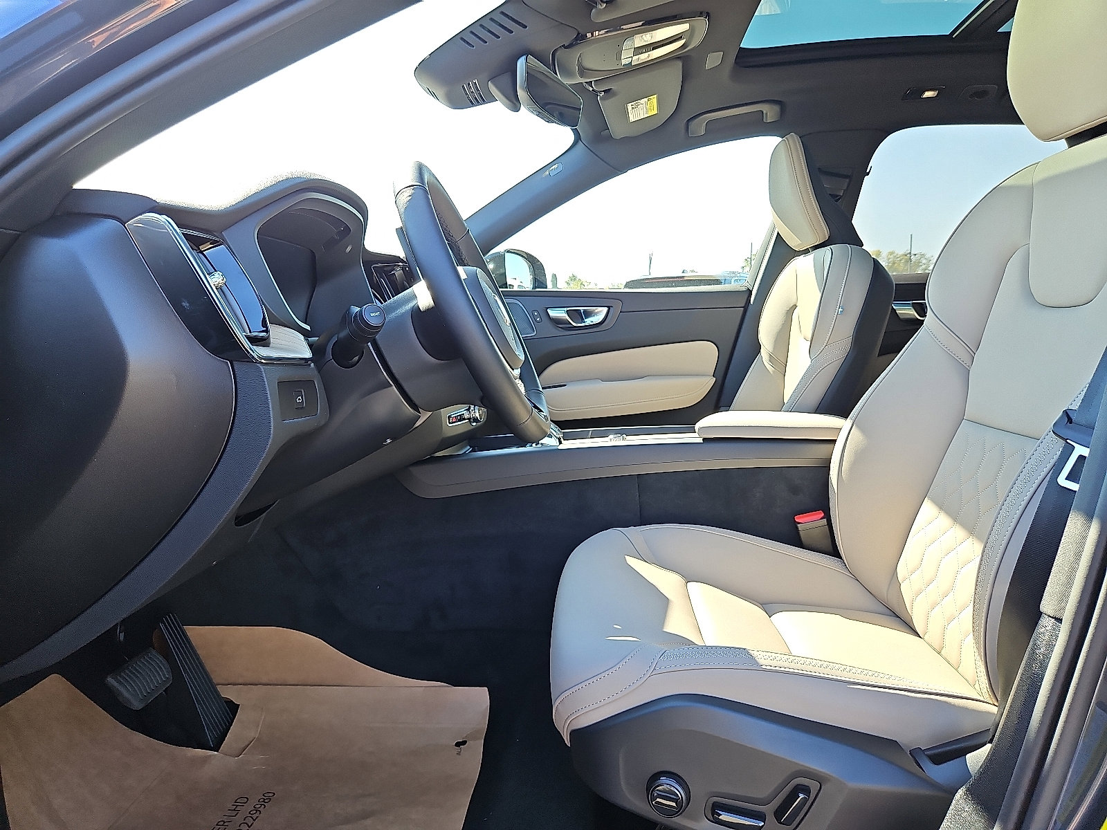 New 2026 Volvo XC60 B5 Plus w/ Protection Package Premier image 10