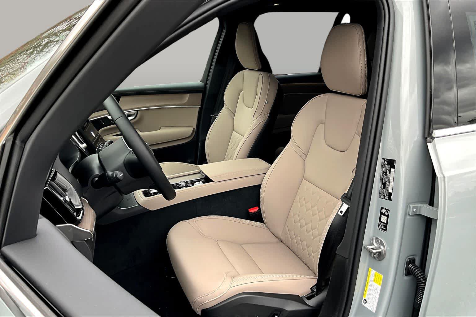 New 2026 Volvo XC90 B6 Plus w/ Protection Package Premier AWD/4WD image 13