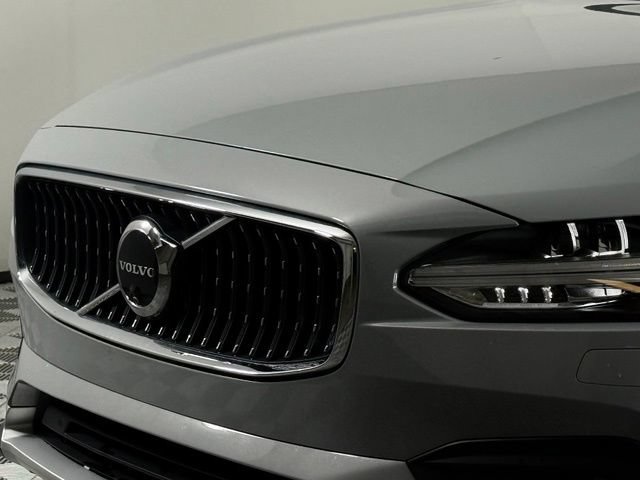 Used 2025 Volvo V90 B6 Cross Country Ultra w/ Climate Package AWD/4WD image 13