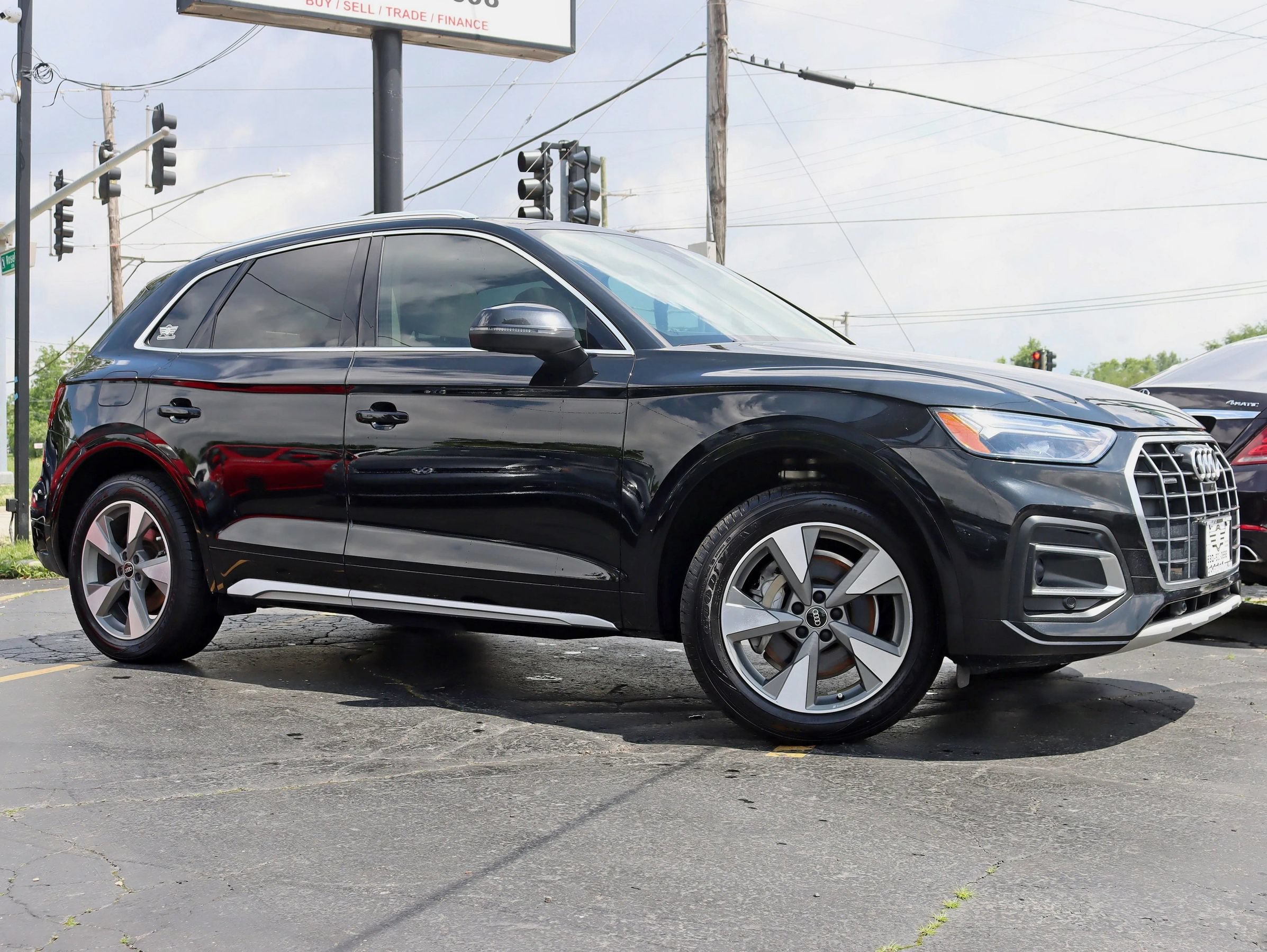 Used 2022 Audi Q5 2.0T Premium Plus w/ Premium Plus Package AWD/4WD image 3