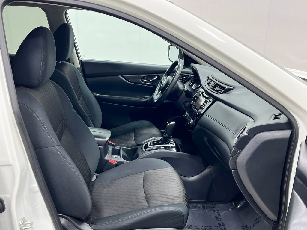 Used 2017 Nissan Rogue SV image 31