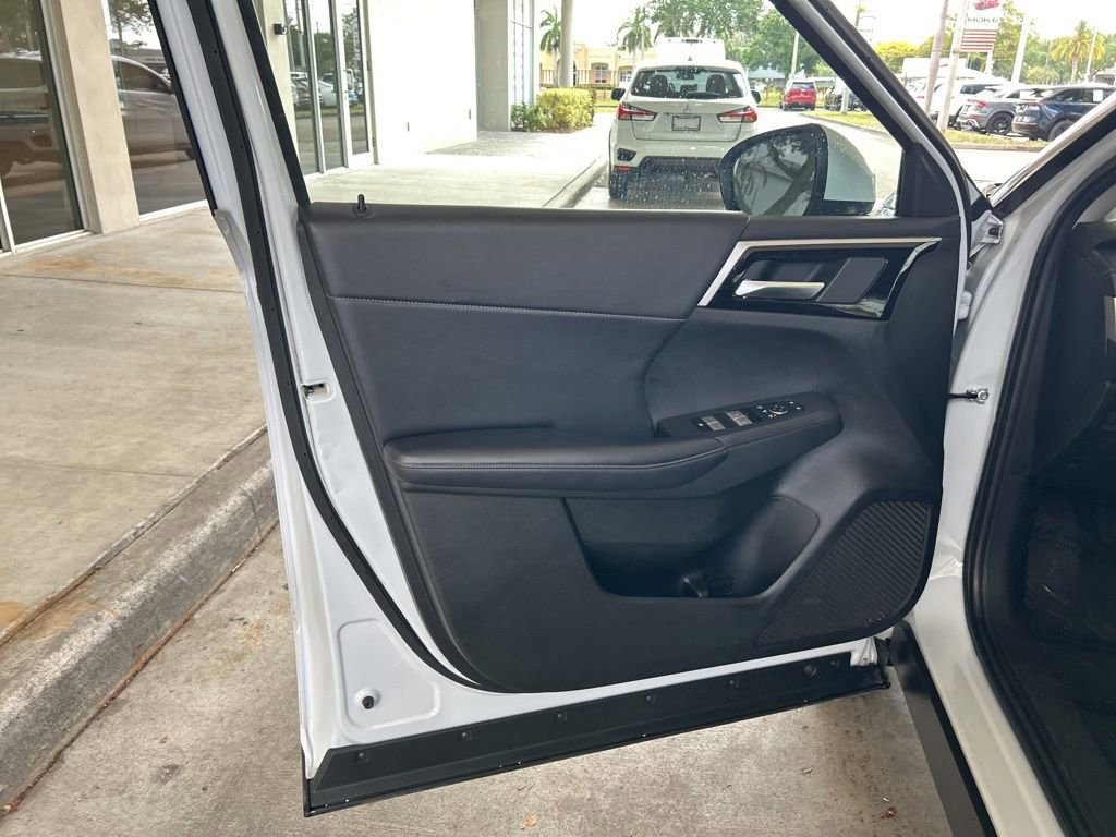 Used 2024 Mitsubishi Outlander AWD image 40