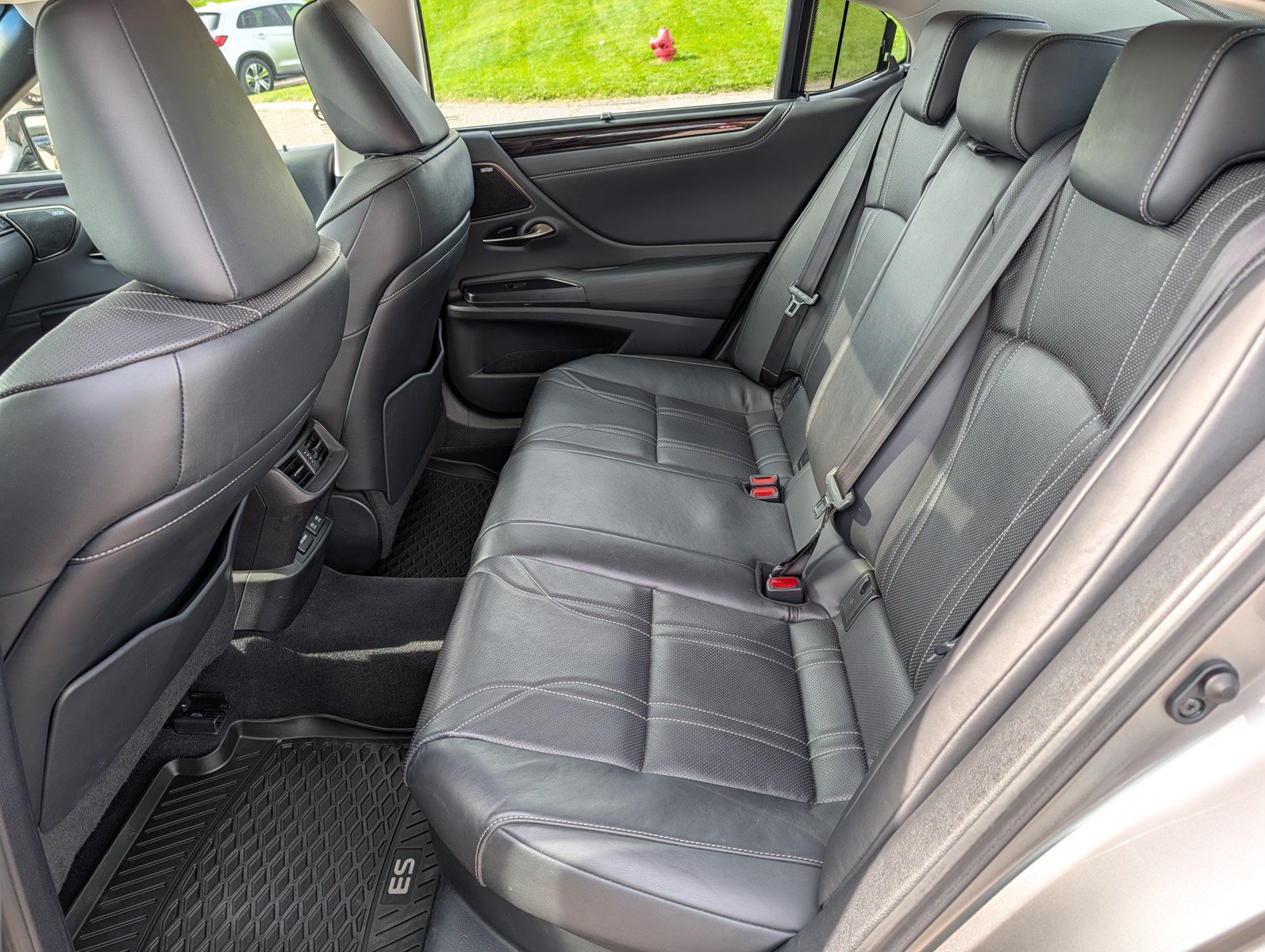 Used 2020 Lexus ES 300h FWD image 16