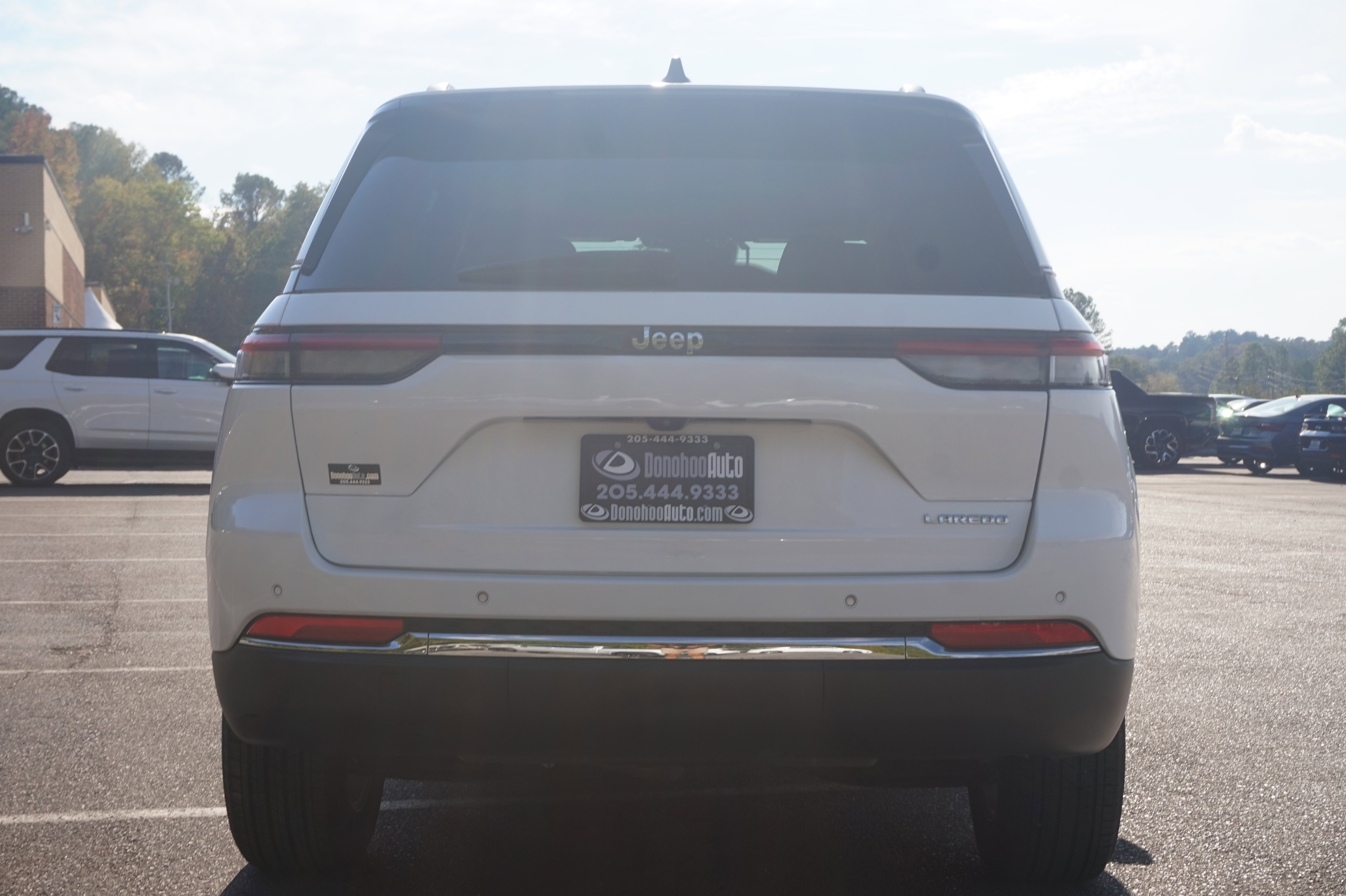 Used 2023 Jeep Grand Cherokee Laredo w/ Luxury Tech Group I image 8