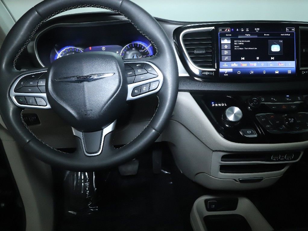 Used 2024 Chrysler Pacifica Touring-L FWD image 26