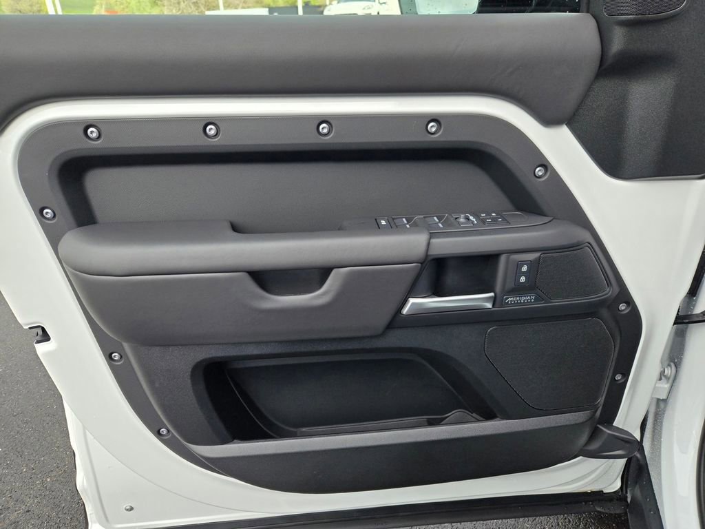 New 2026 Land Rover Defender 110 X-Dynamic SE AWD/4WD image 10