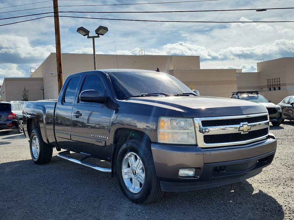 Used 2008 Chevrolet Silverado 1500 LTZ w/ Suspension Package, Off-Road image 3