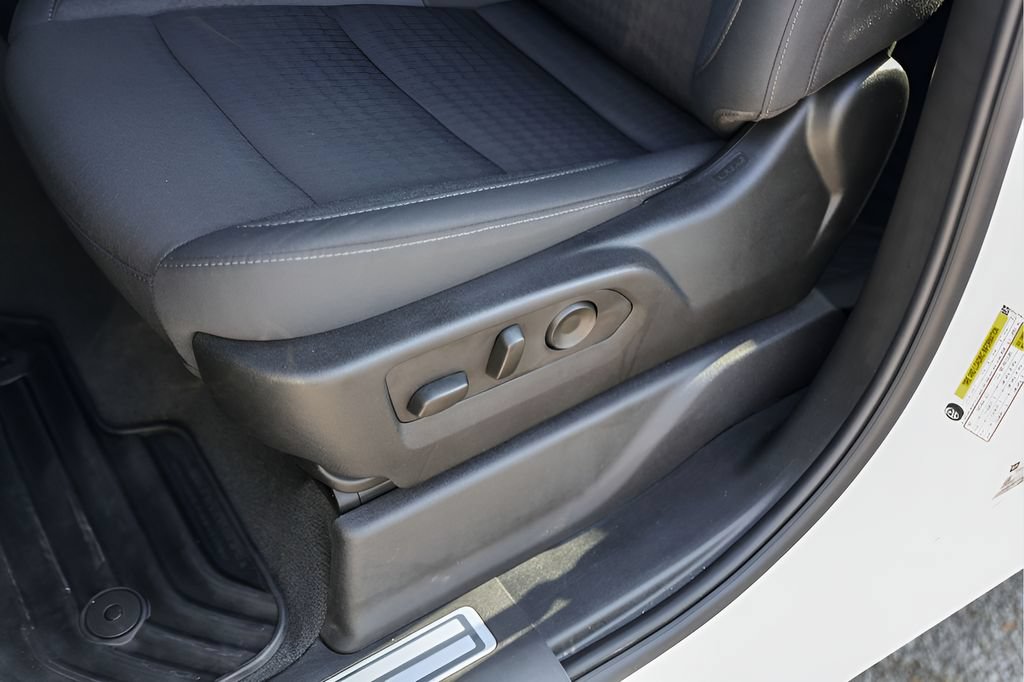 Used 2023 Chevrolet Silverado 1500 LT RWD image 11