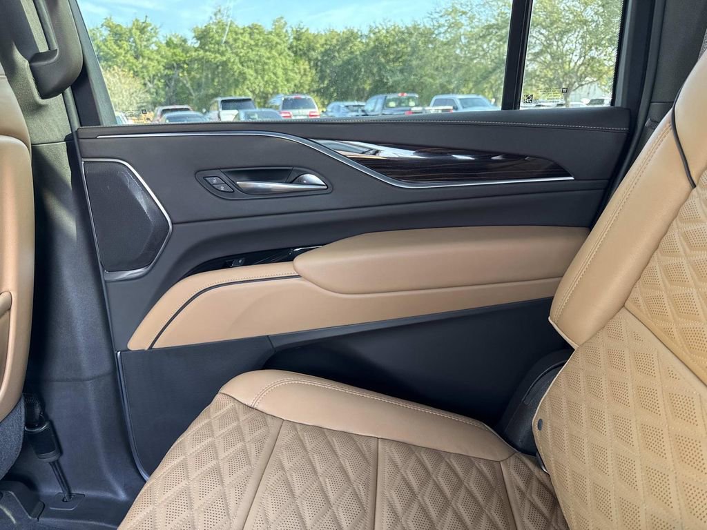 Certified 2022 Cadillac Escalade ESV Premium Luxury w/ Performance Package image 15