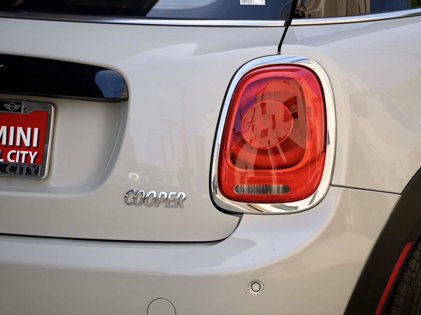 Used 2019 MINI Cooper 4-Door Hardtop FWD image 5