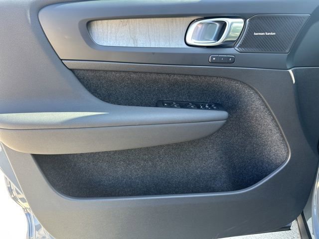 Certified 2023 Volvo XC40 B5 Ultimate w/ Climate Package image 16