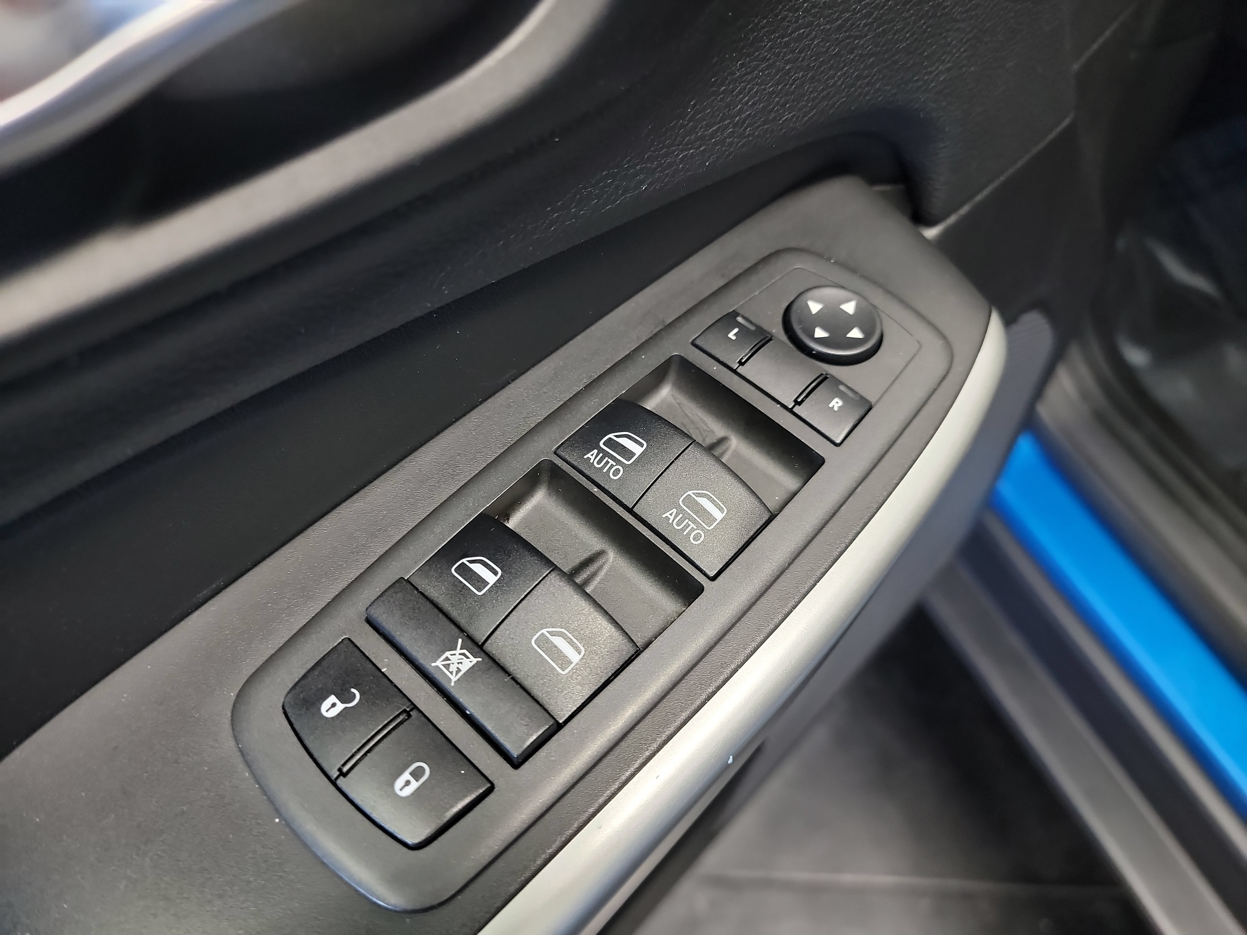 Used 2022 Jeep Cherokee Latitude w/ Sun & Sound Group AWD/4WD image 14
