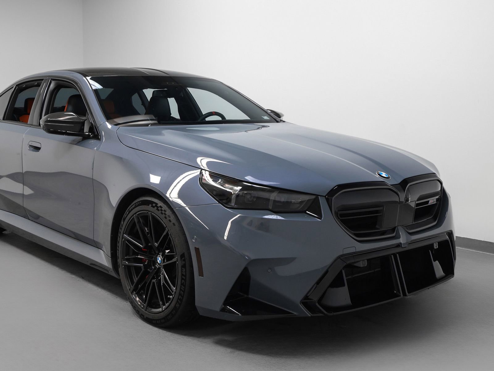 Used 2025 BMW M5 w/ Carbon Package AWD/4WD image 9