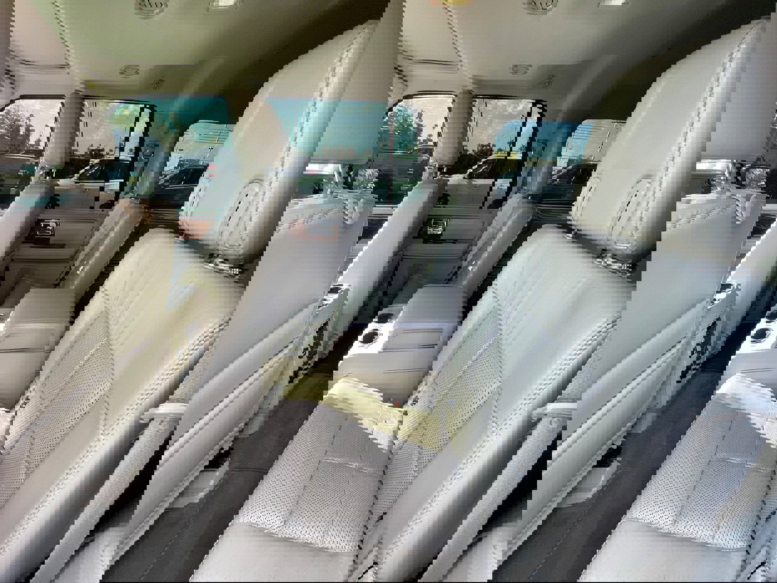 Used 2014 Lincoln Navigator 2WD image 21