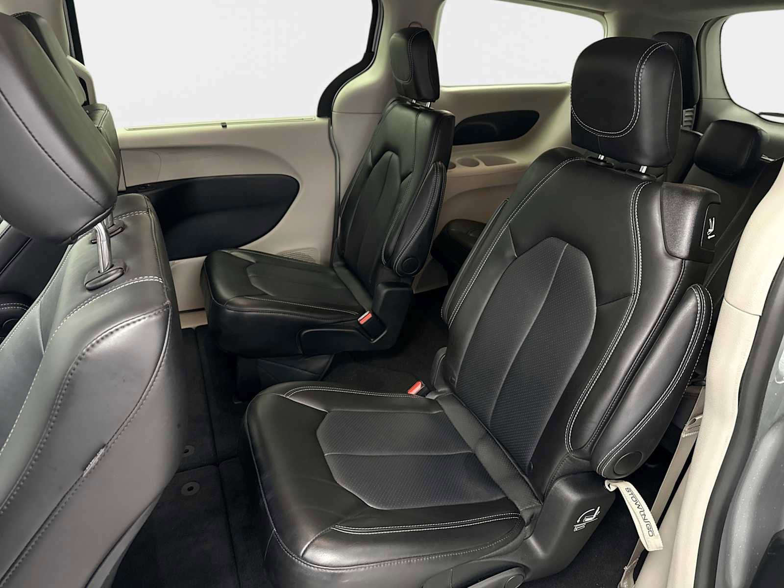 Used 2024 Chrysler Pacifica Touring-L image 29