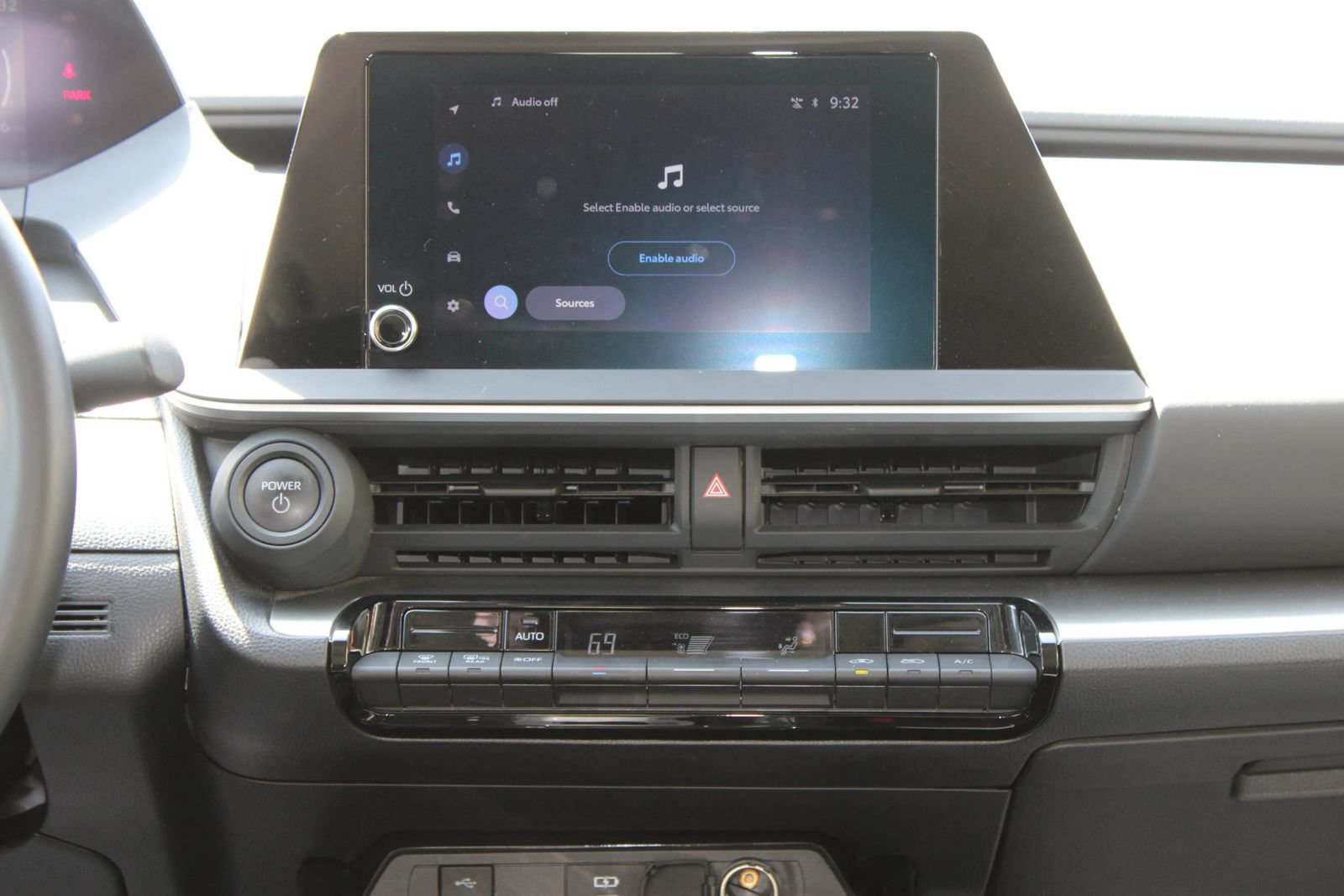 Used 2025 Toyota Prius LE FWD image 48