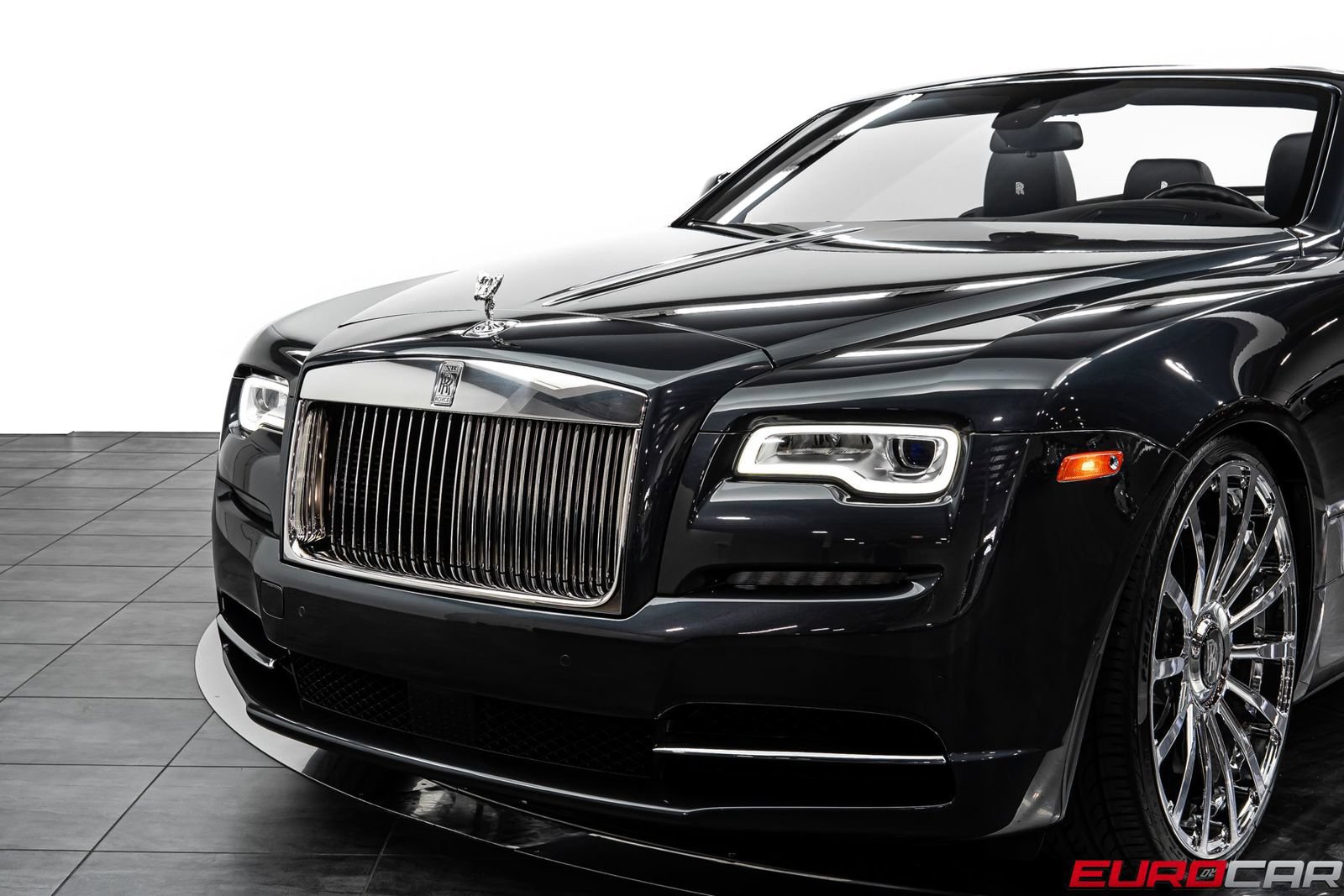 Used 2018 Rolls-Royce Dawn RWD image 15