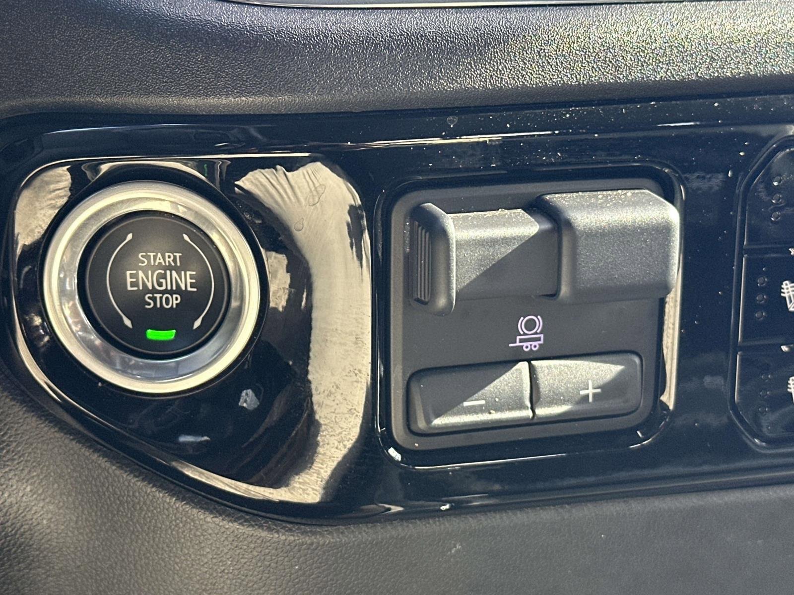 Used 2024 Chevrolet Silverado 2500 LTZ w/ LTZ Convenience Package image 15