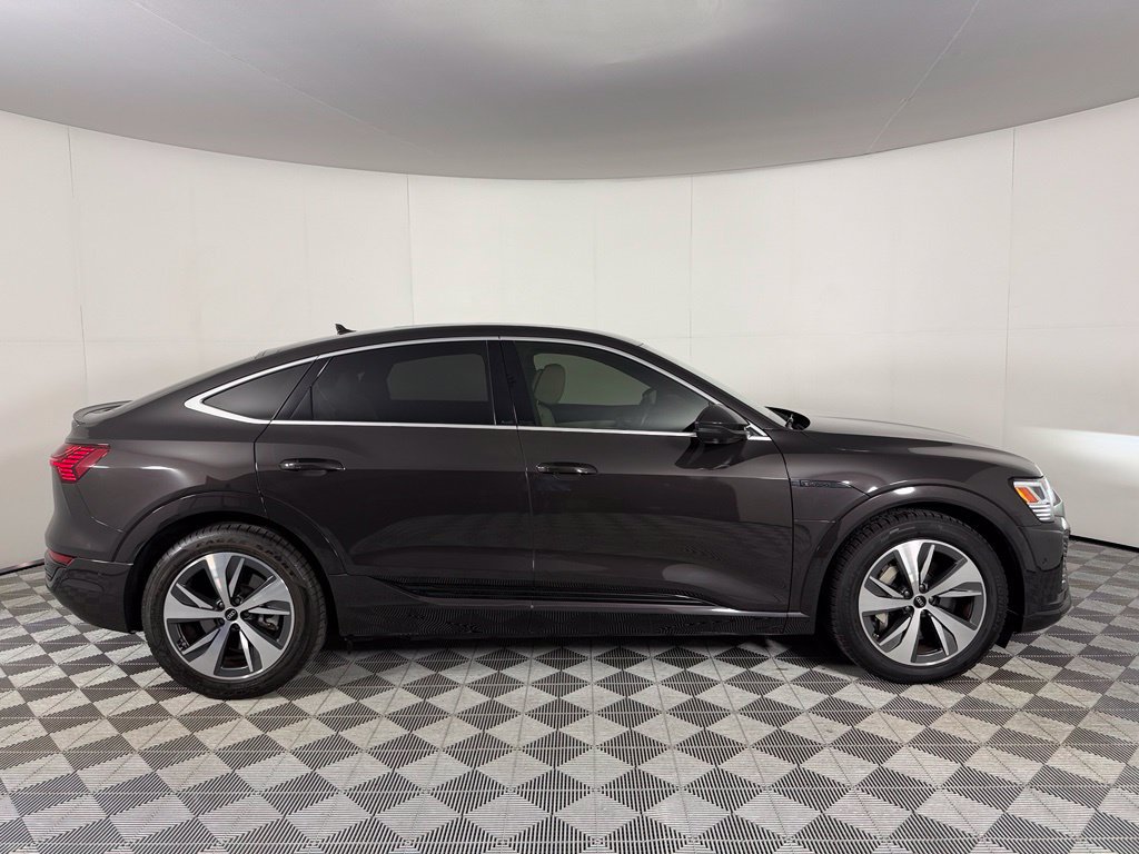 Used 2024 Audi Q8 e-tron Premium Plus w/ Premium Plus Package AWD/4WD image 6