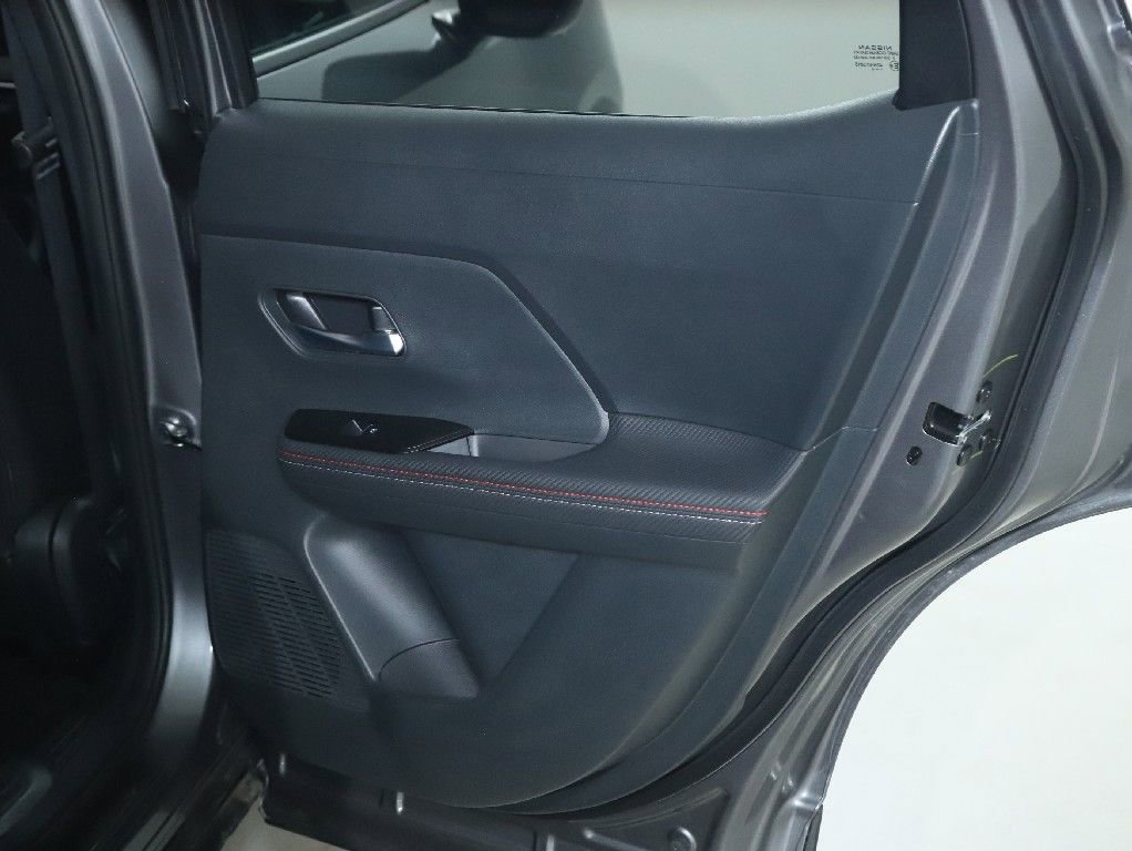 Certified 2025 Nissan Kicks SR image 33
