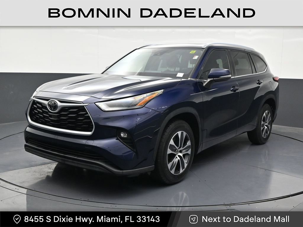 Used 2021 Toyota Highlander XLE FWD video 1