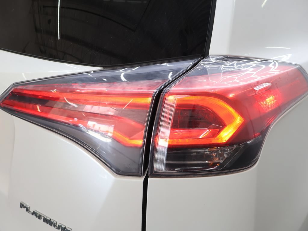 Used 2018 Toyota RAV4 Platinum FWD image 33