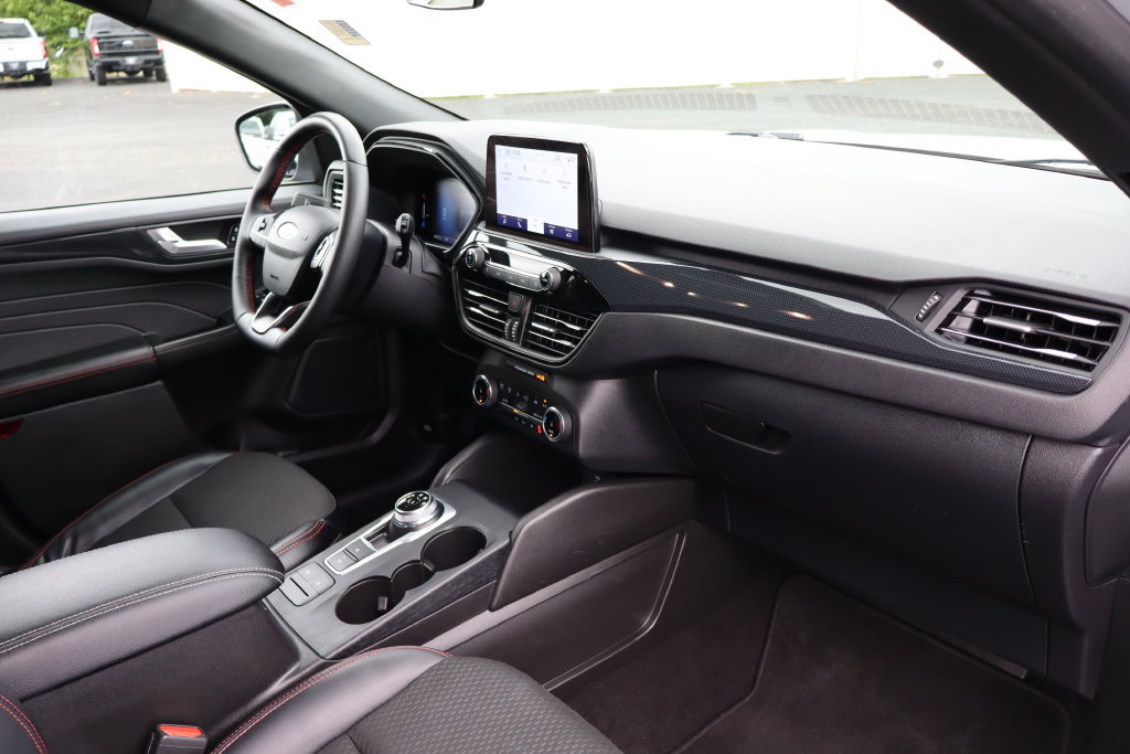 Used 2025 Ford Escape ST-Line Select AWD/4WD image 32