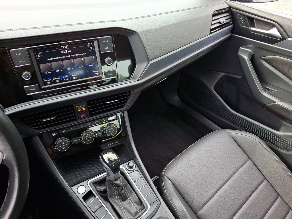 Used 2024 Volkswagen Jetta SE FWD image 28